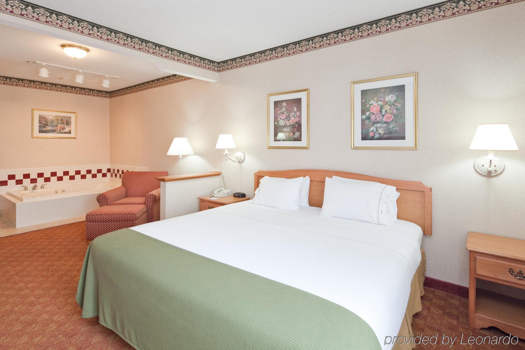 Holiday Inn Express Hotel & Suites Wauseon By Ihg Værelse billede