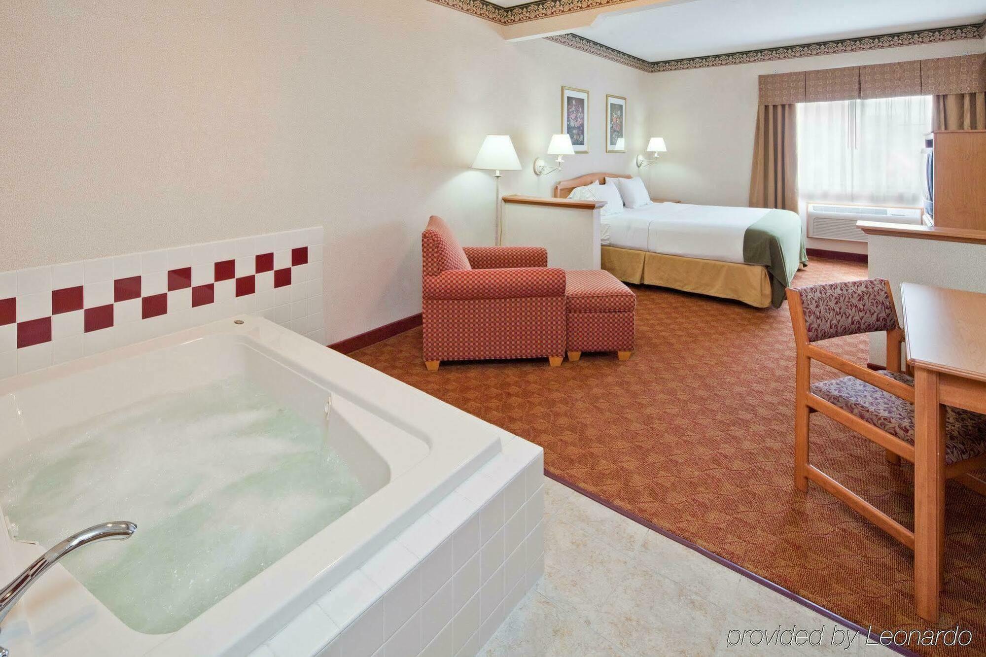 Holiday Inn Express Hotel & Suites Wauseon By Ihg Værelse billede